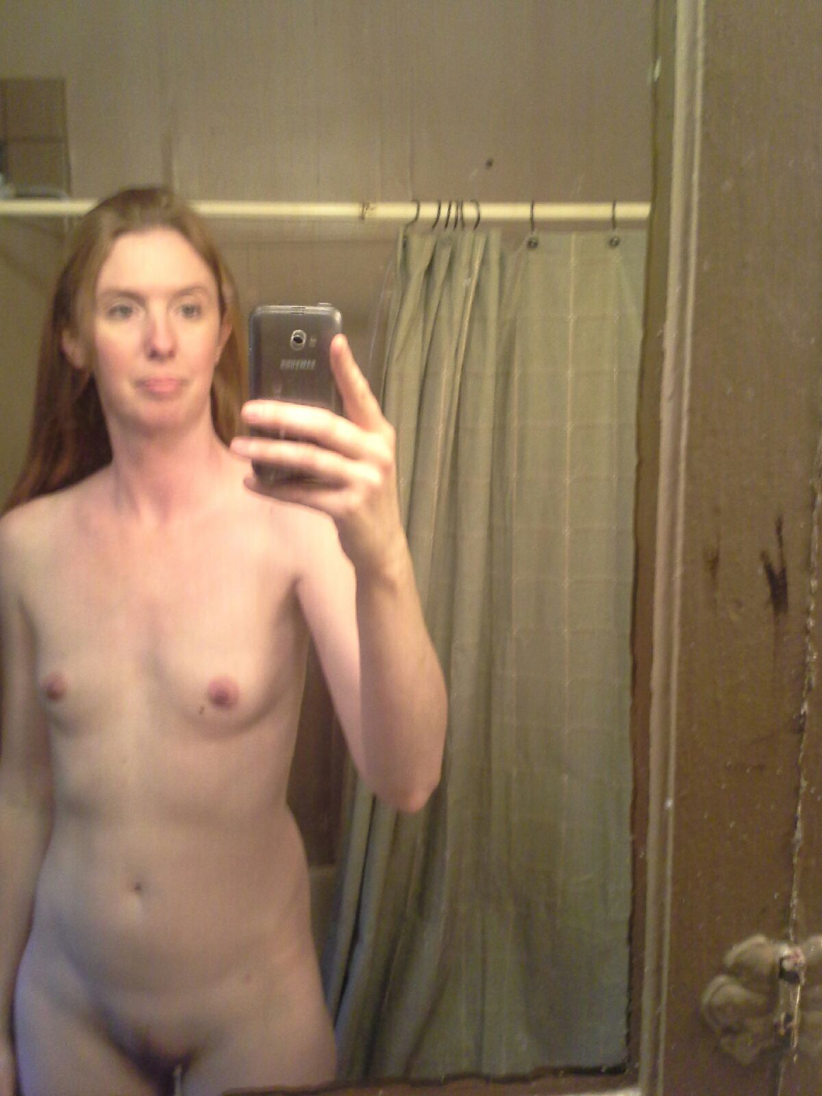 short milf nude selfie